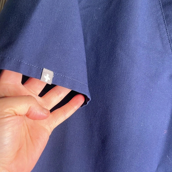 Figs Technical Casma Scrub Top Navy Blue Women's Size Medium - Picture 4 of 5